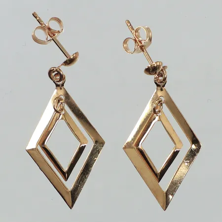 Ett par örhängen, längd 25mm, bredd 13,3mm, 18K Vikt: 1,1 g