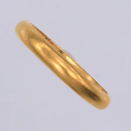 Ring, slät, gravyr, stl 20, år 1931, 23K Vikt: 5,5 g