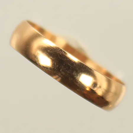 1 Ring, stl ca 17½, bredd 5mm (gravyr) 14K, 2,2g 