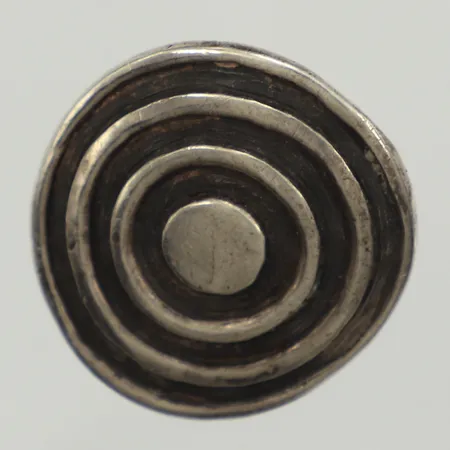 Ring, stl 16½, bredd ca 6-23mm, ostämplad, silver Vikt: 6,4 g