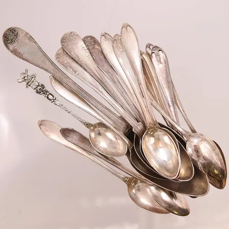 Diverse äldre skedar, 830/1000 Silver 246,1g.