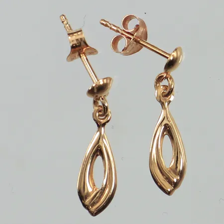 Ett par örhängen, längd 18mm, bredd 4,6mm, 18K  Vikt: 0,6 g