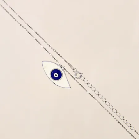Collier med integrerat hänge samt emaljdetaljer, längd 40-44,5cm, bredd 07-13,5mm, skadad emalj, silver 925/1000 Vikt: 2,4 g