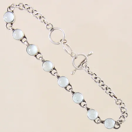 Armband med blå stenar, längd 18-20,5cm, bredd 4,4-6,8mm, silver 925/1000 Vikt: 10,9 g