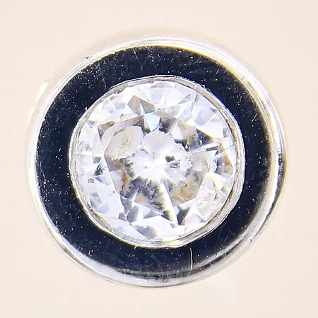Hänge med vit sten, troligen bergkristall, Ø11mm, vitguld, 18K  Vikt: 6,9 g