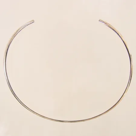Collier, stelt, längd ca 32cm, bredd 3mm, något skev, silver 925/1000 Vikt: 14,8 g
