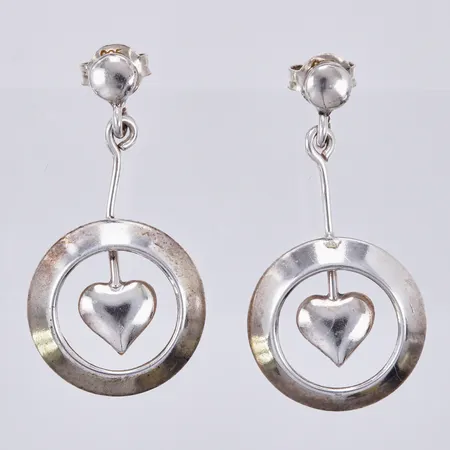 Ett par örhängen, längd: ca 23mm, bredd: ca 1-14mm, silver 925/1000 Vikt: 2,6 g