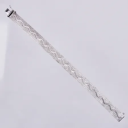 Armband längd ca 18,5cm, bredd ca 10mm, svensk importstämpel, 835/1000 silver Vikt: 26,9 g