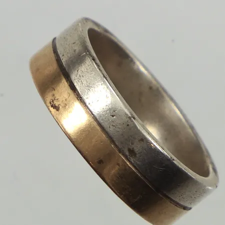 Ring, stl 17, bredd ca 6,2mm, tvåtonad, Guldfynd, 925/1000 silver  Vikt: 6,5 g