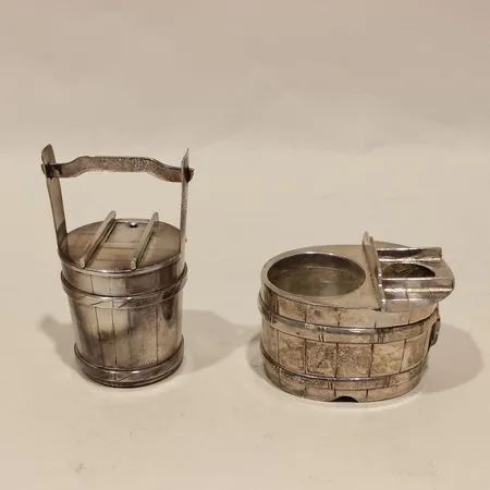 Två miniatyrföremål, höjd ca 30-55mm, 950/1000 Sterling Vikt: 49,9 g
