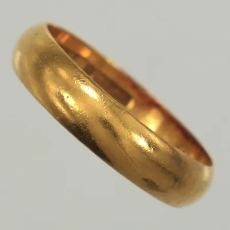 Ring, stl 20, bredd ca 5mm, repig, gravyr, 21K Vikt: 6,1 g