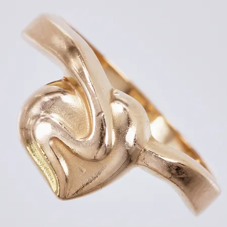 Ring, Alton Pernilla Wiberg, stl: 17, bredd: ca 2-10mm, 18K Vikt: 2,4 g
