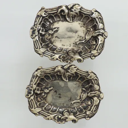 Två saltfat, ca 7x9cm, troligen Hellstens Eftr Carl Nygren Ab C J, år 1953 silver Vikt: 35 g