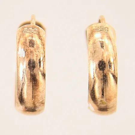 Ett par örhängen, Ø14mm, förgyllning med lätt slitage, silver 830/1000 Vikt: 0,6 g