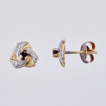 Ett par örhängen Ø 8mm, med safirer, 18K Vikt: 0,9 g