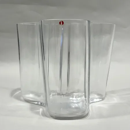 Vas, Iittala, Savoy, klarglas, signerad: Alvar Aalto 3030, höjd 16cm, smärre nagg på innerkanten