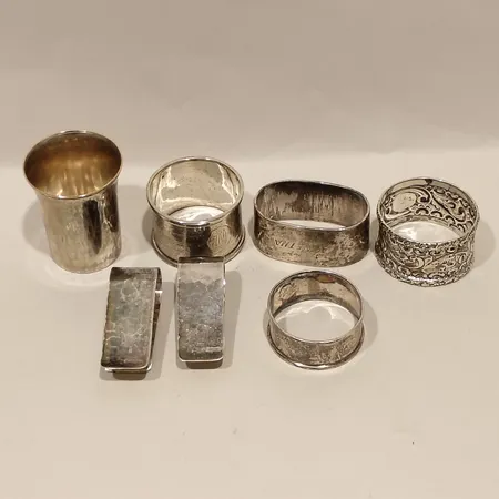 Pokal, servettringar, servetthållare, gravyr, silver  Vikt: 176,6 g