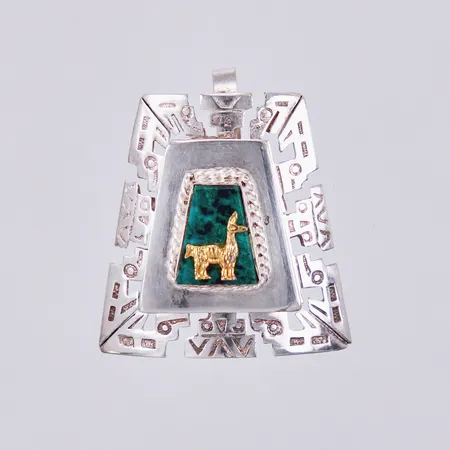 Hänge/brosch med sten & förgylld detalj, längd ca 30mm, bredd ca 1,8-2,8mm, 925/1000 silver Vikt: 9 g