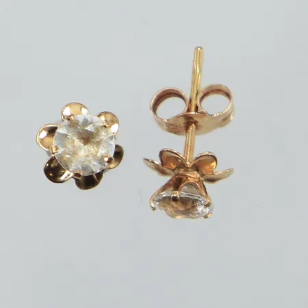 Ett par örhängen, vita stenar, 6,7mm, omaka stopp, 18K  Vikt: 0,9 g