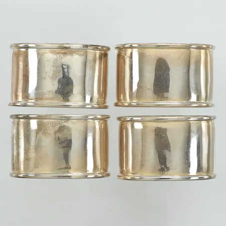 Fyra servettringar, ca 29x32mm, 925/1000 silver  Vikt: 71,9 g