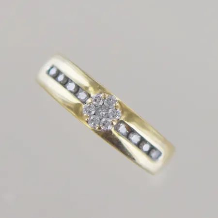 Ring med diamanter 15x 0,01ct, Ø 17,5 mm 18k Vikt: 3,7 g