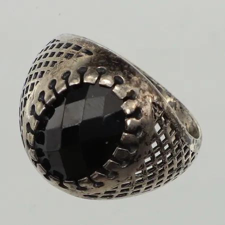 Ring, svart sten,  stl 20½, bredd ca 4-18mm, 925/1000 silver  Vikt: 7,2 g