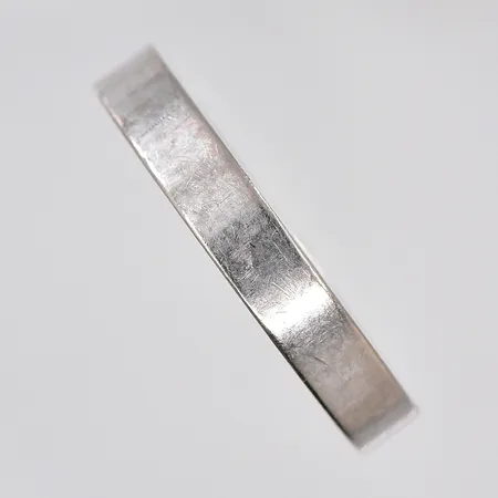 Ring, stl 20½, vitguld, graverad, 18K Vikt: 8 g