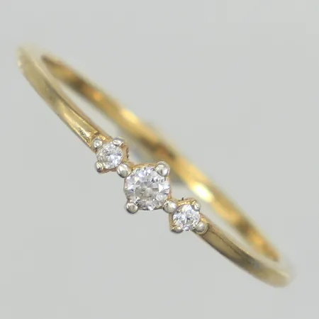 Ring, vita stenar, stl 18, bredd 3,5mm, förgylld, 925/1000 silver Vikt: 1 g