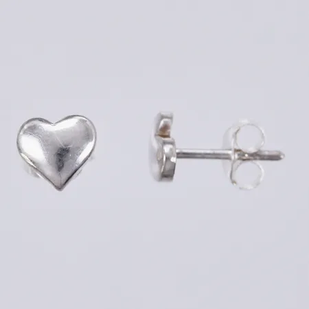 Ett par örhängen, längd: ca 6mm, bredd: ca 1-6mm