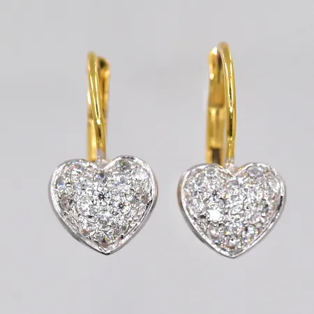 Ett par örhängen med vita stenar, vitguldsdetaljer, stl 17x9mm, 18K Vikt: 4 g