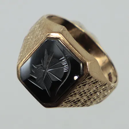 Klackring, hematit mer relief, stl 18, bredd 13,6mm, 9K  Vikt: 4,8 g
