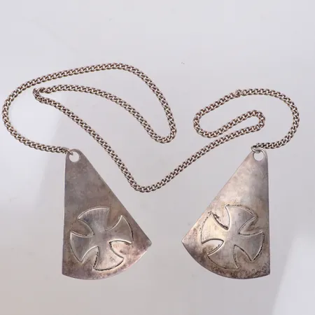 Dräktsmycke/ ordenssmycke, kedja med två broscher med tempelkors, längd 66cm, bredd 3,4-46,9mm, Silvergöken, Stockholm, år 1986, silver 925/1000 Vikt: 59,1 g