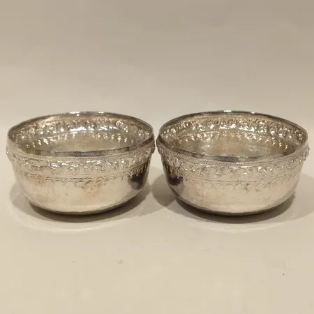 Två skålar med dekor, höjd 3,8cm, Ø80mm, 925/1000 silver  Vikt: 91,7 g