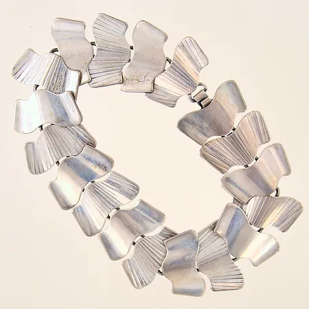 Armband, längd 19,5cm, bredd 20mm, år 1962, ALTON, silver 830/1000 Vikt: 24,3 g