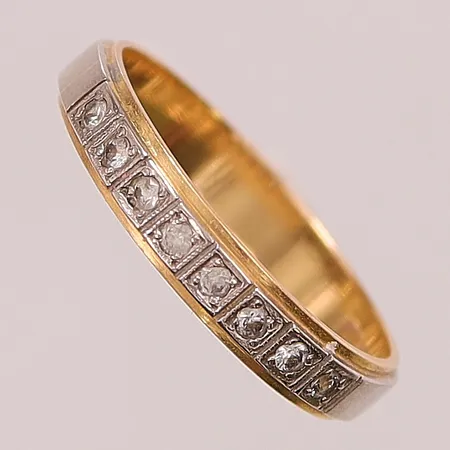Ring, Ø19½, bredd:3mm, vita stenar, 18K 4,2g.