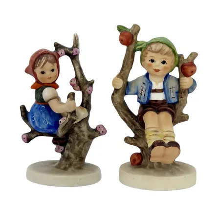 Figuriner, 2 stycken, Hummel/Goebel Germany, höjd 10,5 resp. 9,5 cm, fint skick utan anmärkning, noggrant genomgångna, vikt omkring 138 gram