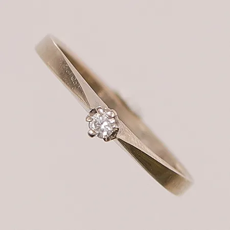 Ring, diamant ca 0,02ct, Ø18, bredd:2mm, 18K 2,0g.