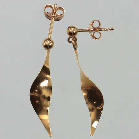 Ett par örhängen, längd 30mm, bredd 5,8mm, 18K  Vikt: 1,1 g