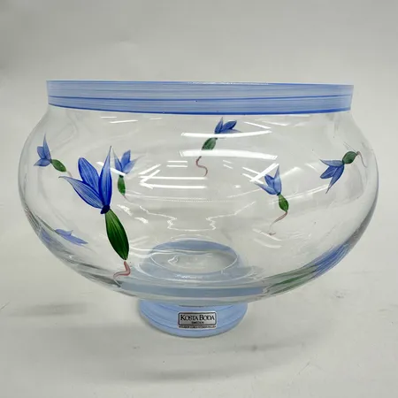 Skål, höjd 13cm, Ø15cm, signerad Ulrika Hydman Vallien, Kosta Boda ateljé 310865101, etikettmärkt, handmålat klarglas Vikt: 0 g