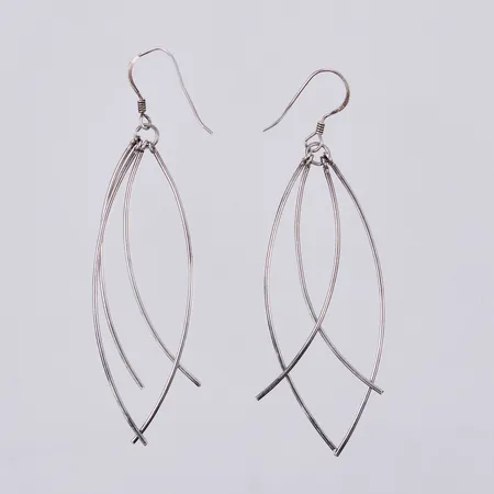 Ett par örhängen längd ca 7cm, 925/1000 silver Vikt: 3,9 g