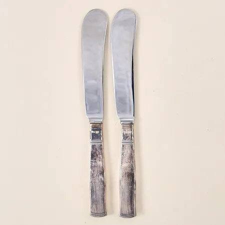 Smörknivar 2st, modell Rosenholm, längd 16,1cm, GAB, silver 830/1000 Vikt: 80,4 g