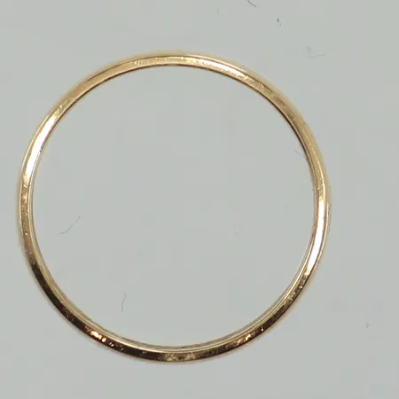 Ring, stl 17, bredd ca 5mm, repig, gravyr, 14K Vikt: 3,3 g
