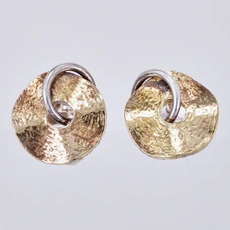 Ett par örhängen, längd: ca 15mm, bredd: ca 13mm, silver, förgyllt silver, 925/1000 Vikt: 3,9 g