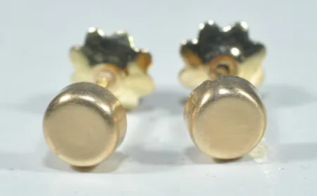 Örhängen 18k , Bredd 4 mm Vikt: 0,4 g
