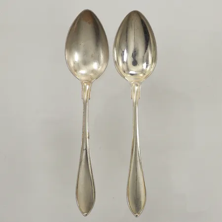 Två kaffeskedar, längd 12,5cm, modell svensk spetsig, monogramgravyr, silver  Vikt: 29,6 g