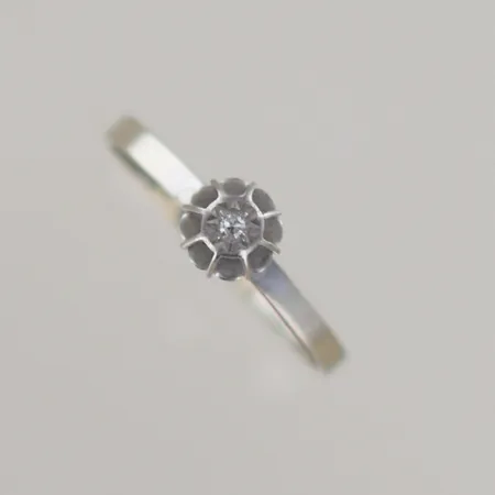 Ring med liten diamant, Ø 16 mm, 18k Vikt: 1 g