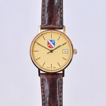 Damur Borlänge kommun, quartz, datum, Ø24 mm, graverad boett, brunt läderband, 18K. Bruttovikt 16,1g.