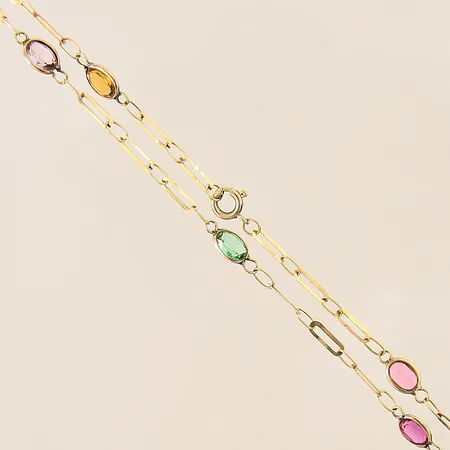 Collier med färgstenar, längd 40cm, bredd 4mm, mindre bucklor, 18K  Vikt: 2,8 g