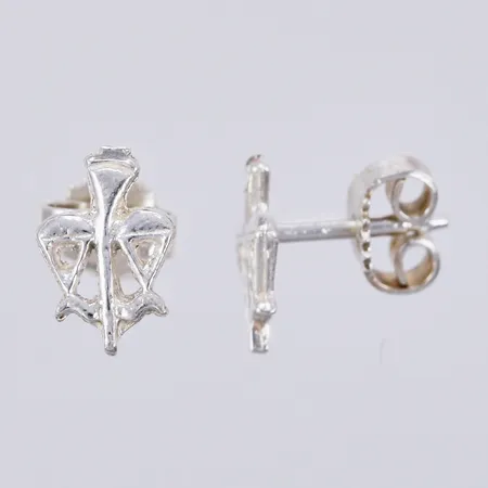 Ett par örhängen, vågen, längd: ca 10mm, bredd: ca 1-6mm, silver, 925/1000 Vikt: 1 g