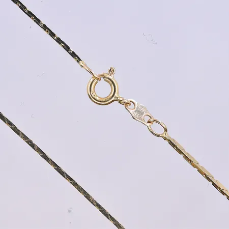 Kedja, längd 57 cm, bredd 1 mm, 18K. Vikt: 6,8 g